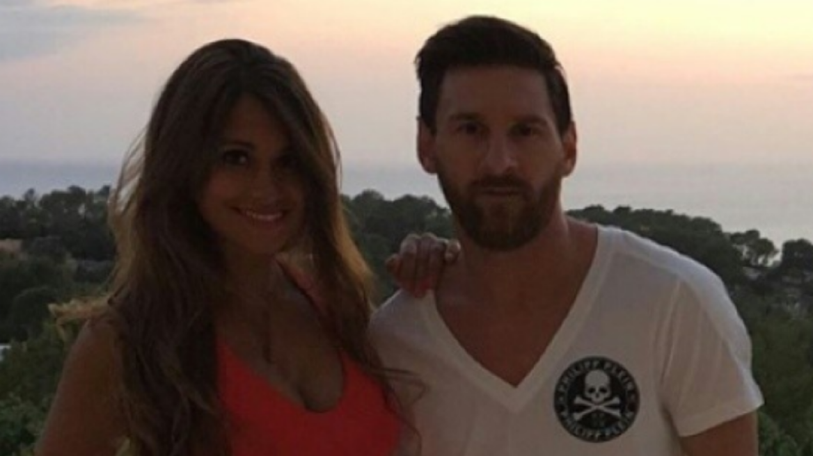H σύντροφος του Lionel Messi είναι… τόσο έγκυος που χρησιμοποιεί την κοιλιά της για τραπέζι