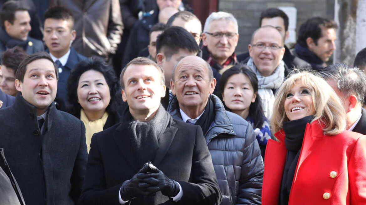 Μπριζίτ Μακρόν: Το πραγματικό «αστέρι» του προεδρικού ταξιδιού στην Κίνα!