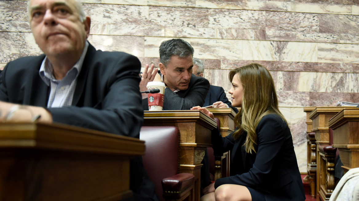 Οι υπουργοί αναλαμβάνουν το «μασάζ» των βουλευτών του ΣΥΡΙΖΑ ενόψει του πολυνομοσχεδίου