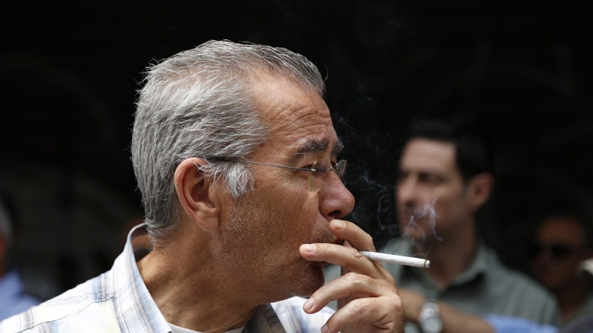 Τρεις στους πέντε που «δοκιμάζουν» τσιγάρο, γίνονται τελικά καπνιστές