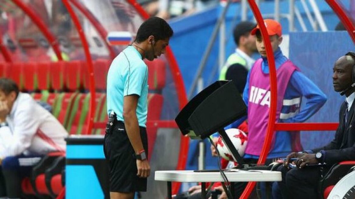 Η FIFA σκέφτεται τη χρησιμοποίηση του Video Assistant Referee στο Μουντιάλ της Ρωσίας