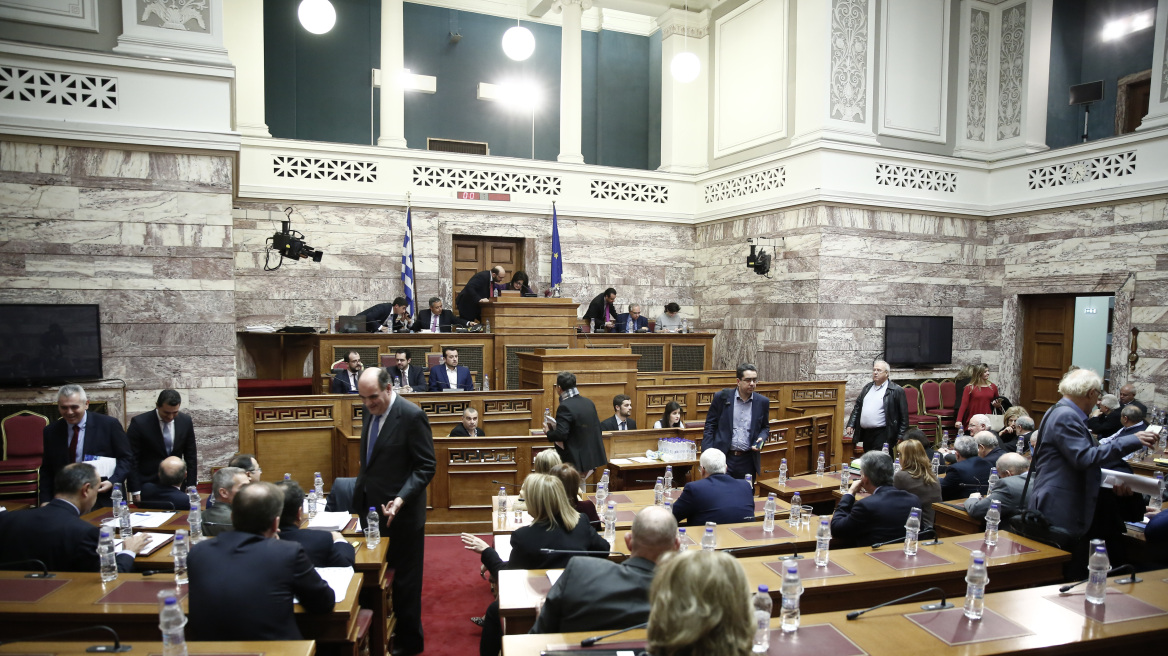 Με την ψήφο των βουλευτών ΣΥΡΙΖΑ και ΑΝΕΛ εγκρίθηκε επί της αρχής το πολυνομοσχέδιο