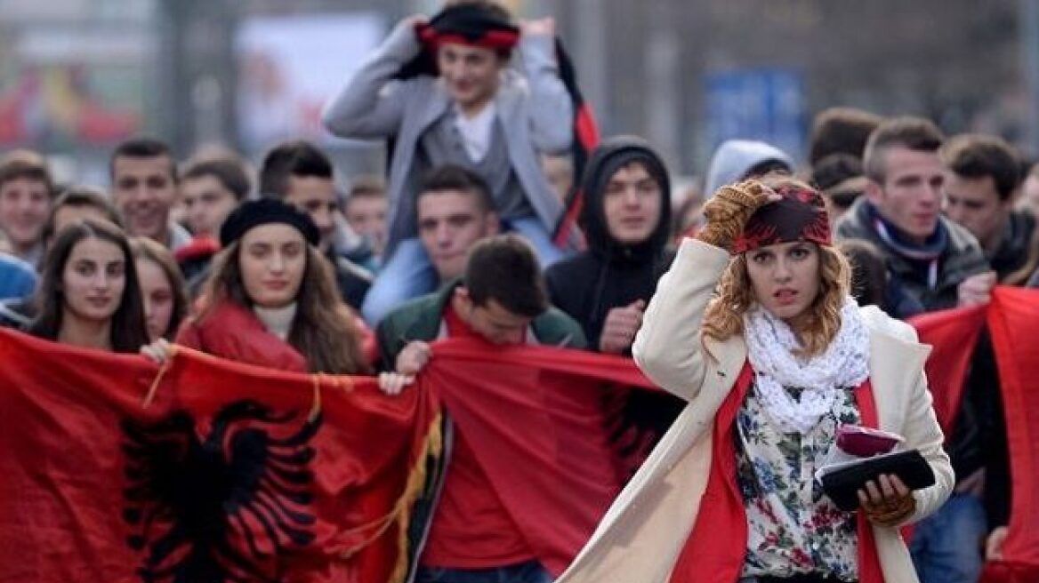 Σκόπια: Με νόμο η χρήση της αλβανικής γλώσσας σε όλη την επικράτεια