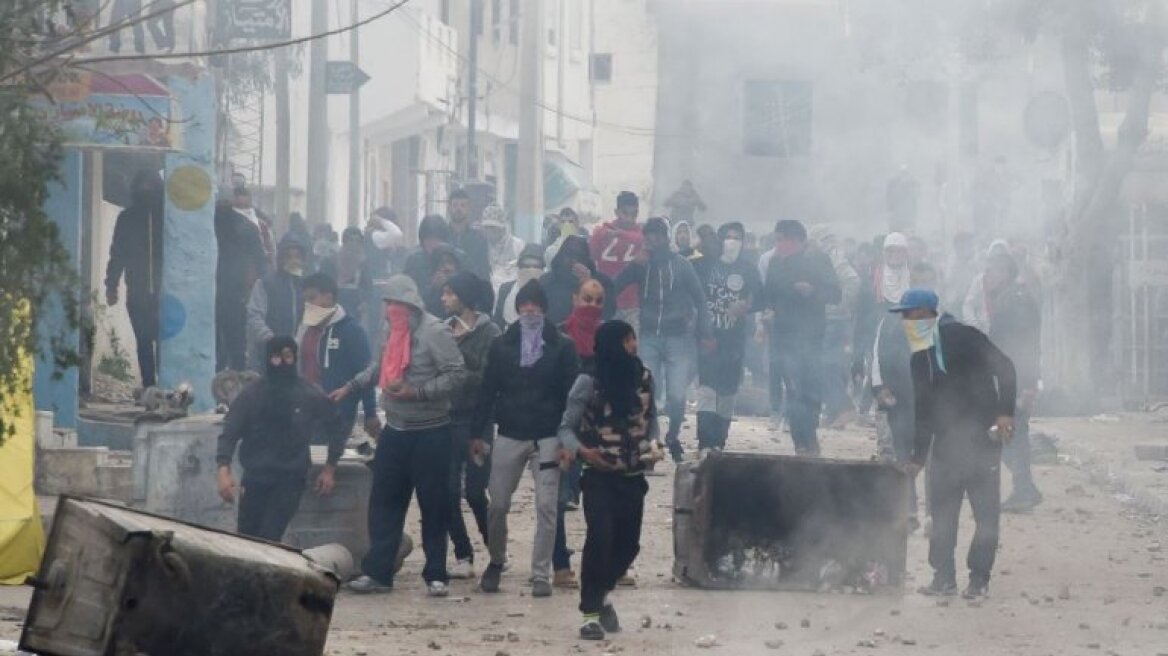 Τυνησία: Νέες ταραχές σε πολλές πόλεις