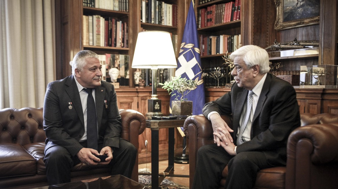 Ο Παυλόπουλος τίμησε τον ομογενή κοσμοναύτη Θεόδωρο Γιουρτσίχιν-Γραμματικόπουλο