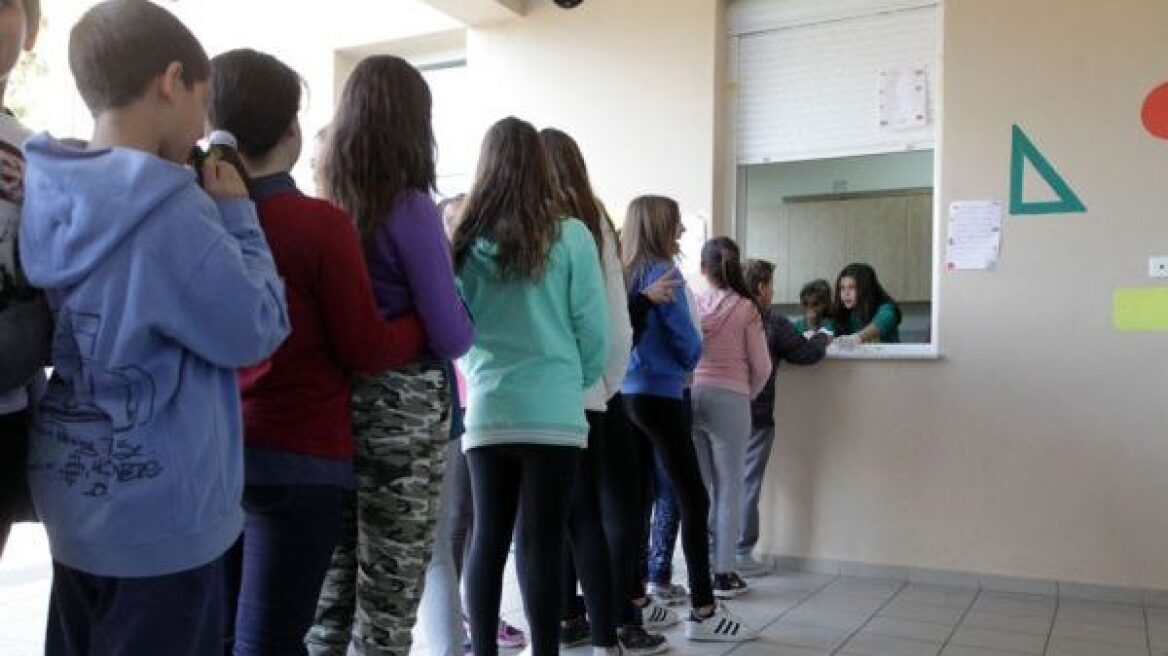 ΣΥΡΙΖΑ: 25 βουλευτές ζητούν να μην τοποθετηθούν POS στα σχολικά κυλικεία