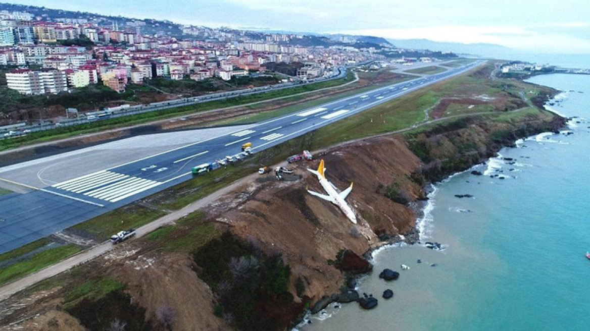  Plane skids off runway in Turkey, comes to a rest on cliff (VIDEO-PHOTOS)
