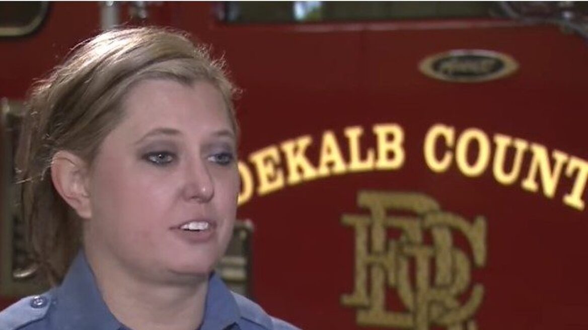 “Supermom” firefighter catches baby dropped from burning building (VIDEO)