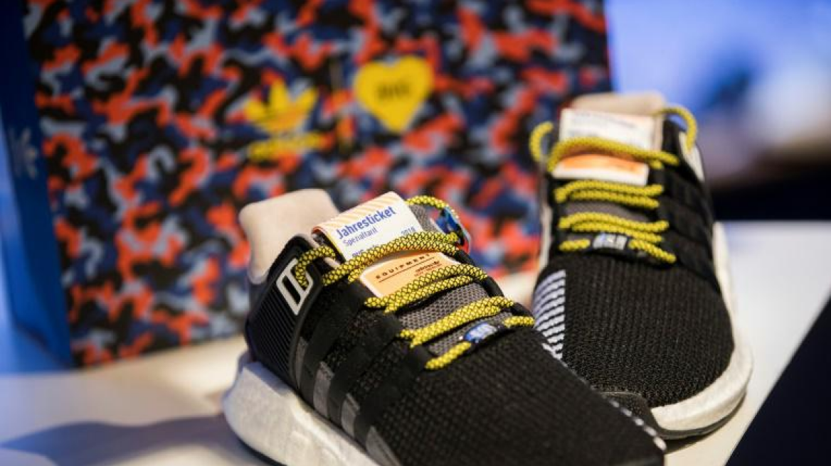 Βερολίνο: Ουρές χιλιομέτρων για παπούτσι με ενσωματωμένο εισιτήριο Μετρό!