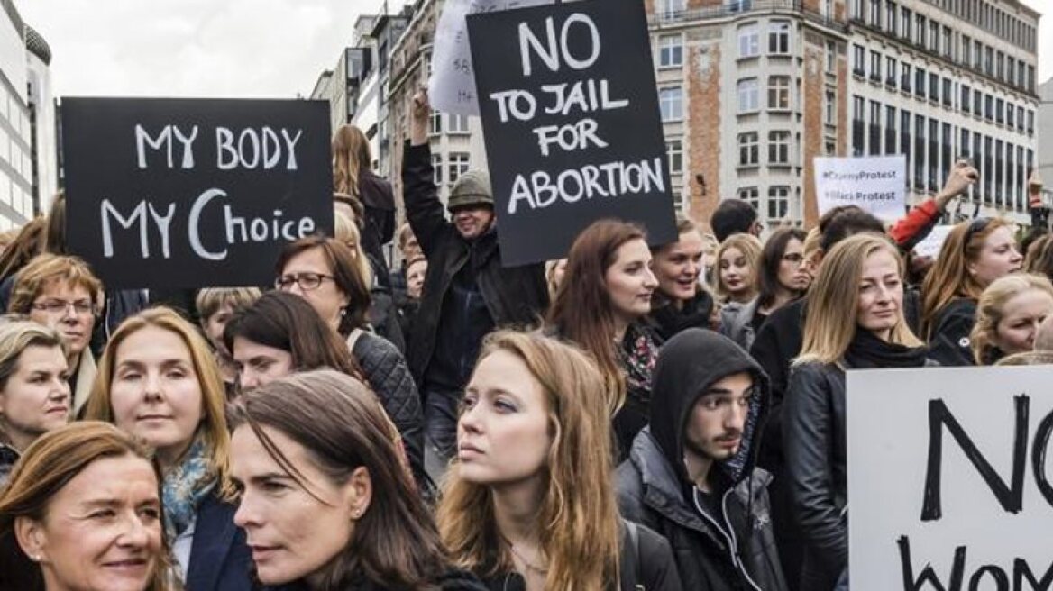 Πολωνία: Στους δρόμους οι γυναίκες υπέρ του δικαιώματος στην άμβλωση