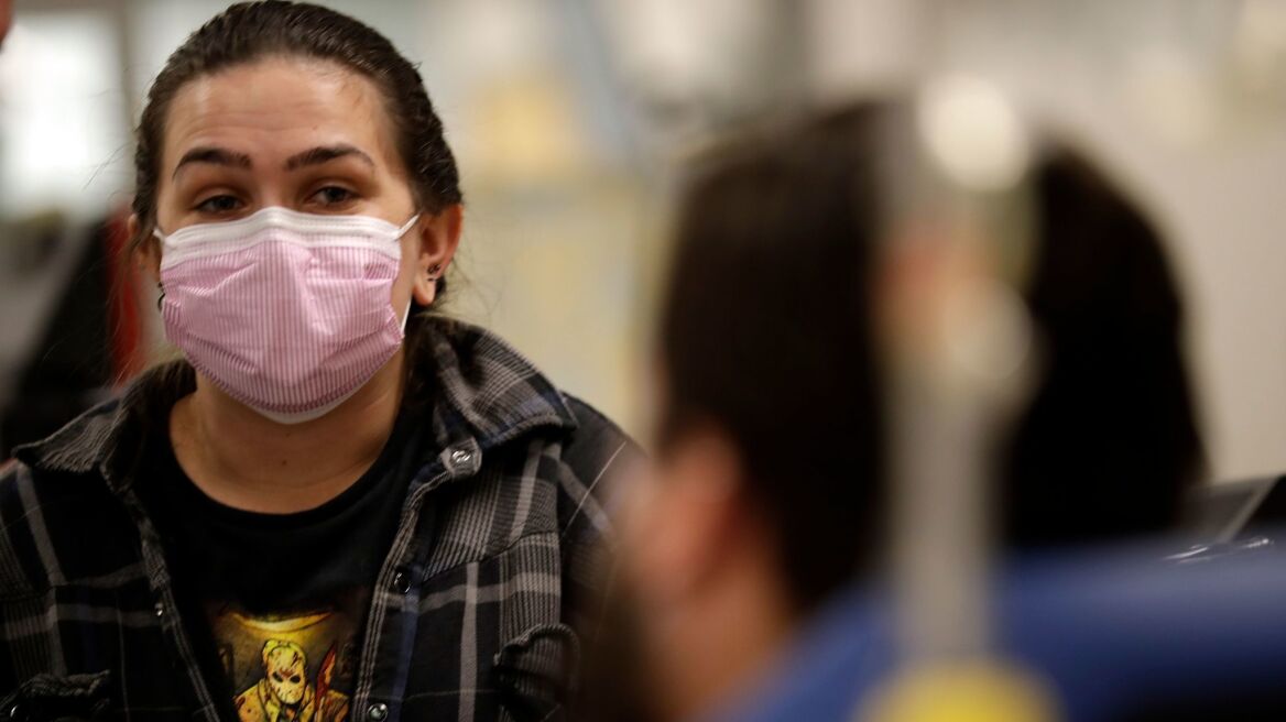 Καλιφόρνια: Στήνουν τέντες σε πάρκινγκ και πάρκα για να φροντίσουν τους ασθενείς με γρίπη 