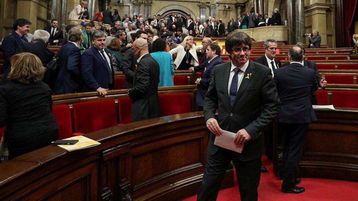 Σε κλίμα αβεβαιότητας συνεδριάζει για πρώτη φορά η νέα Βουλή της Καταλονίας 