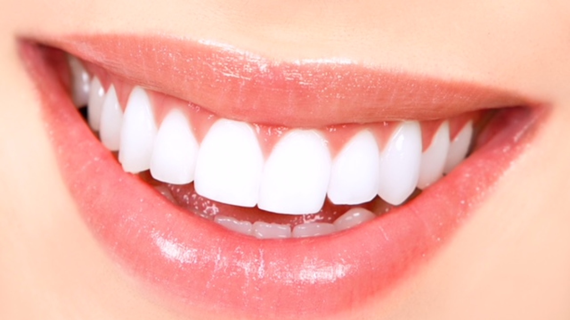 Οδοντίατροι: Επικίνδυνα τα αγνώστου προελεύσεως προϊόντα λεύκανσης δοντιών