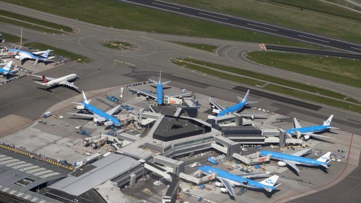 Αναστάτωση στην Ολλανδία: Ακυρώσεις πτήσεων στο αεροδρόμιο Σίπχολ λόγω επικείμενης καταιγίδας