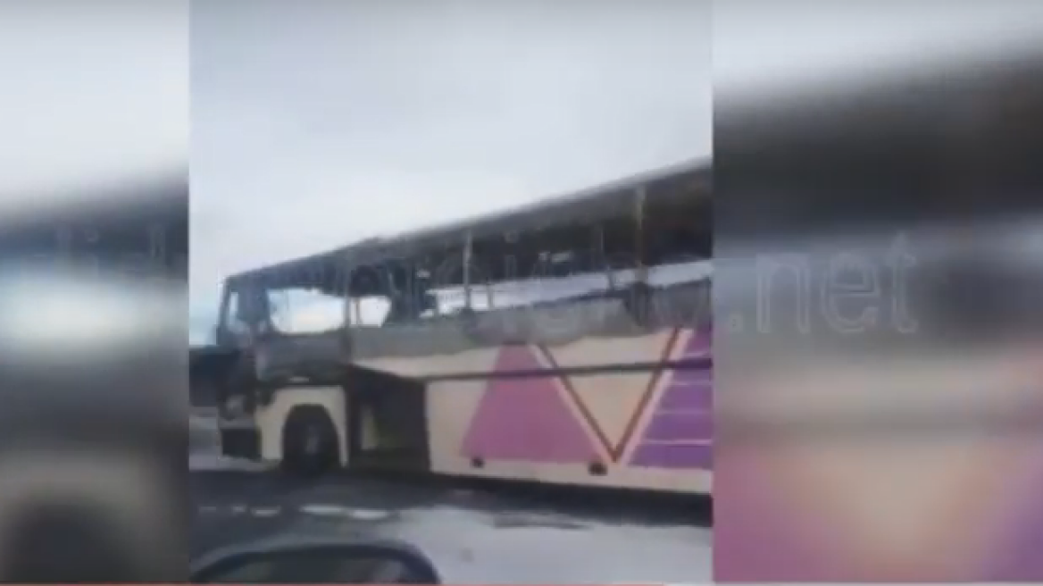 Βίντεο: Λεωφορείο τυλίχτηκε στις φλόγες στην Εγνατία οδό