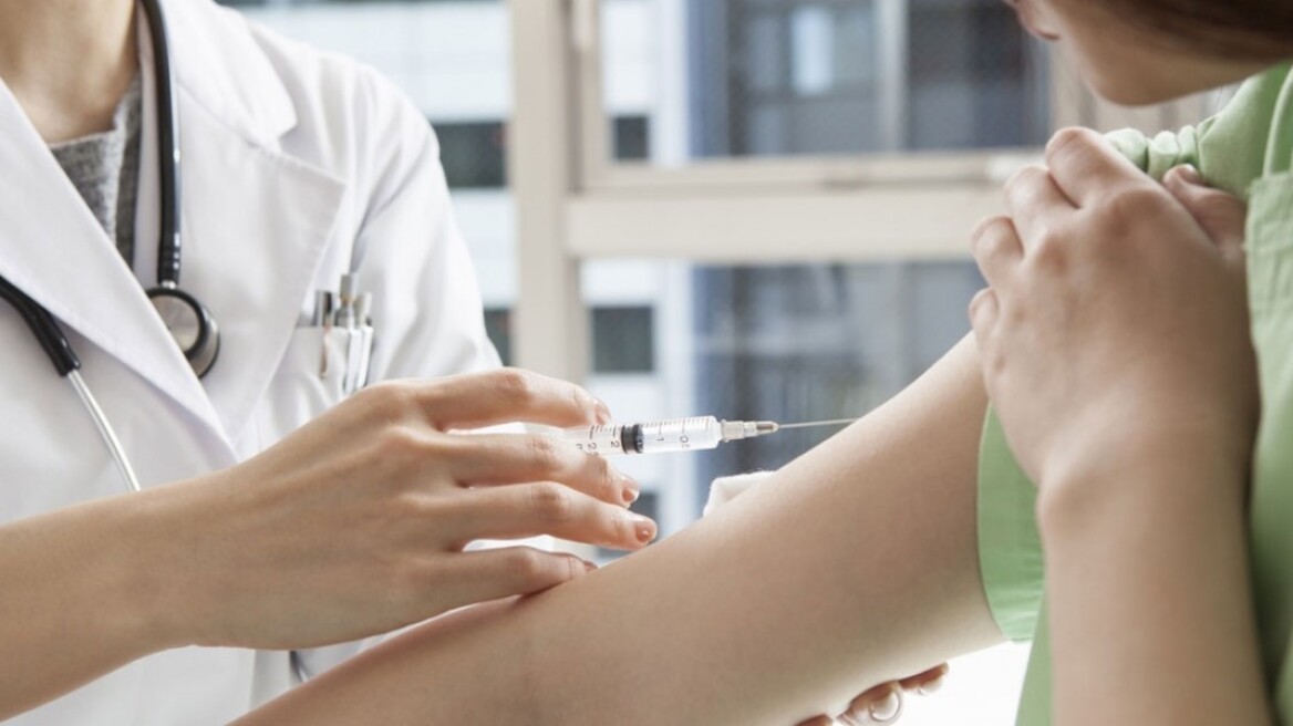 Περικυκλωμένη από κρούσματα γρίπης η Ελλάδα: Μόνη προφύλαξη το εμβόλιο