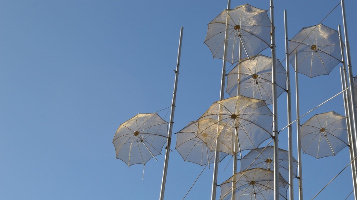 Θεσσαλονίκη: Ο δυνατός αέρας «ξήλωσε» τις «Ομπρέλες» του Ζογγολόπουλου