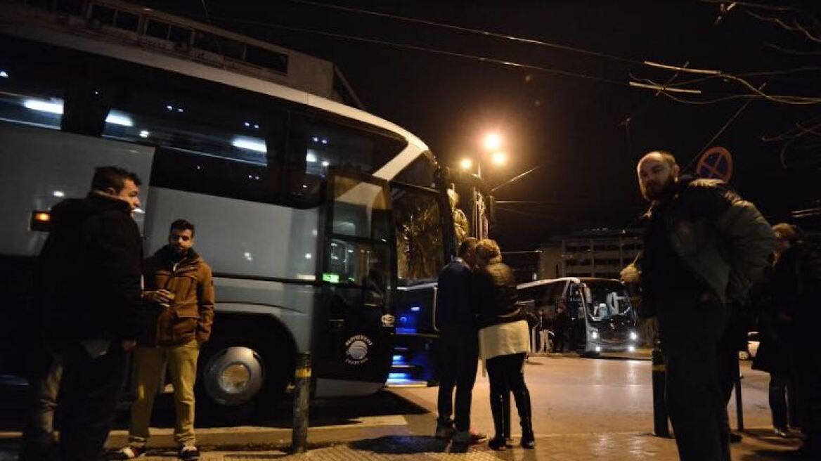 Αντιεξουσιαστές επιτέθηκαν σε λεωφορείο που πήγαινε στην Θεσσαλονίκη