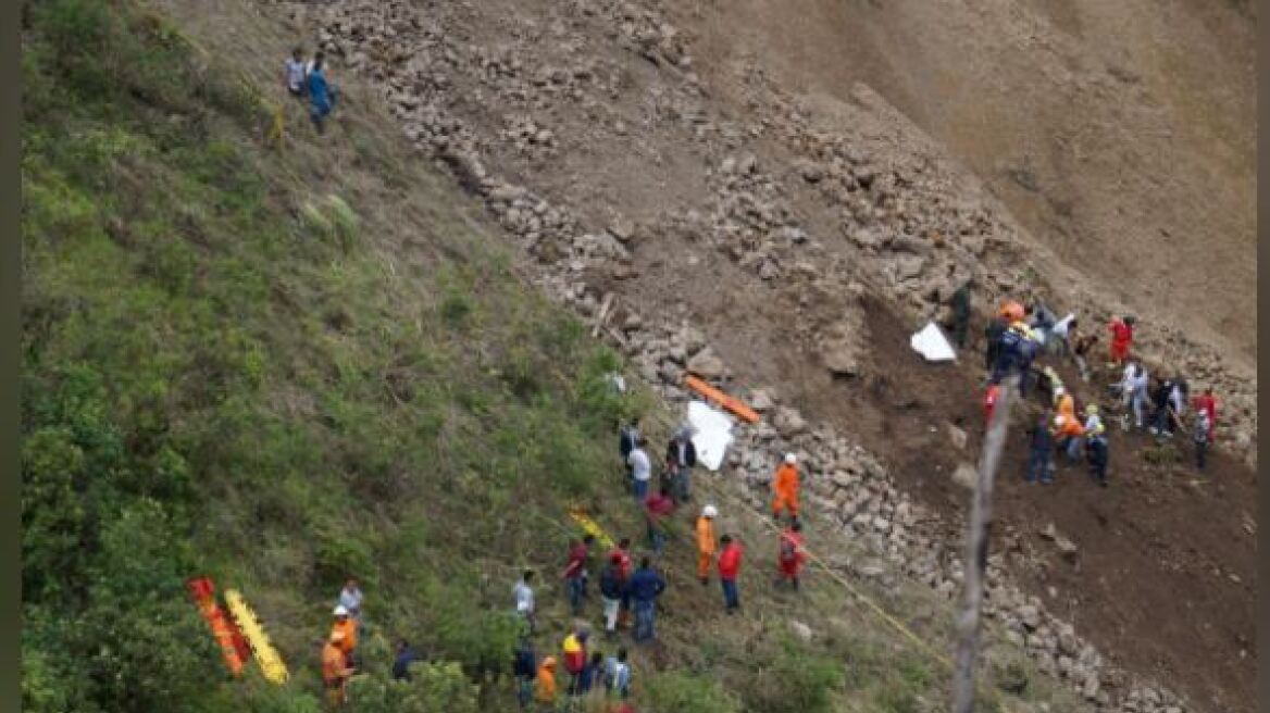 Κολομβία: Βράχοι και λάσπες παρέσυραν λεωφορείο - 13 νεκροί 