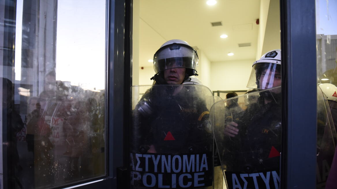 «Αφαίμαξη» λόγω πλειστηριασμών καταγγέλλουν οι αστυνομικοί