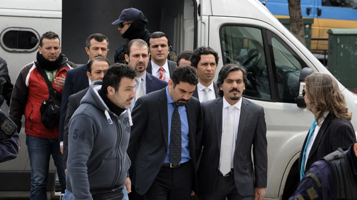 Ο Κοντονής προσπαθεί να πείσει την Άγκυρα να δικαστούν στην Ελλάδα οι «8» Τούρκοι