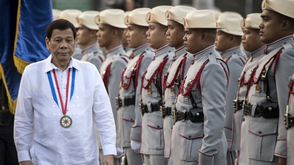 «Σκοτώστε με αν γίνω δικτάτορας, είναι καθήκον σας»: Ο πρόεδρος των Φιλιππίνων ξαναχτυπά