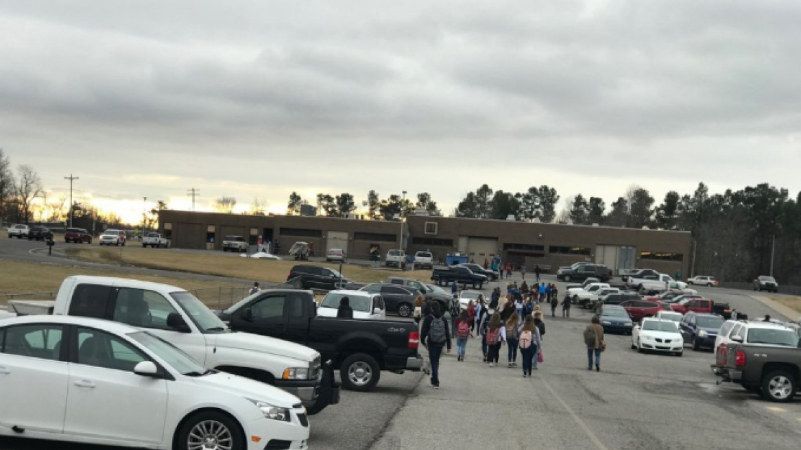 Πυροβολισμοί σε σχολείο στο Κεντάκι: Δύο 15χρονοι νεκροί και 19 τραυματίες