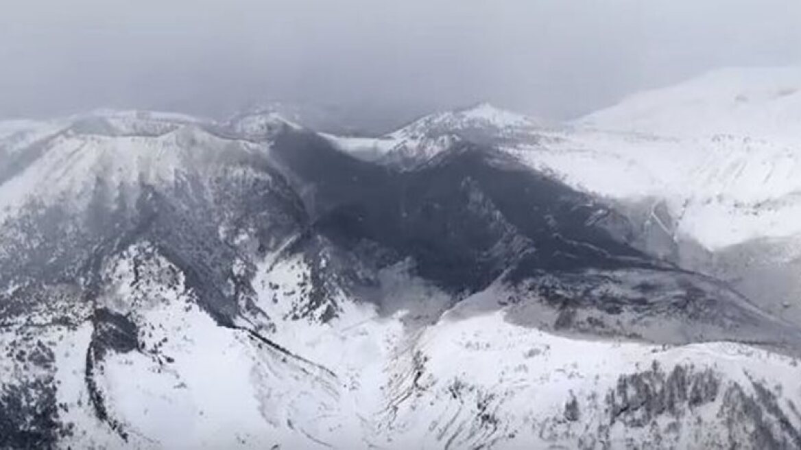 One missing in snow avalanche in Japanese ski resort (avalanche footage)