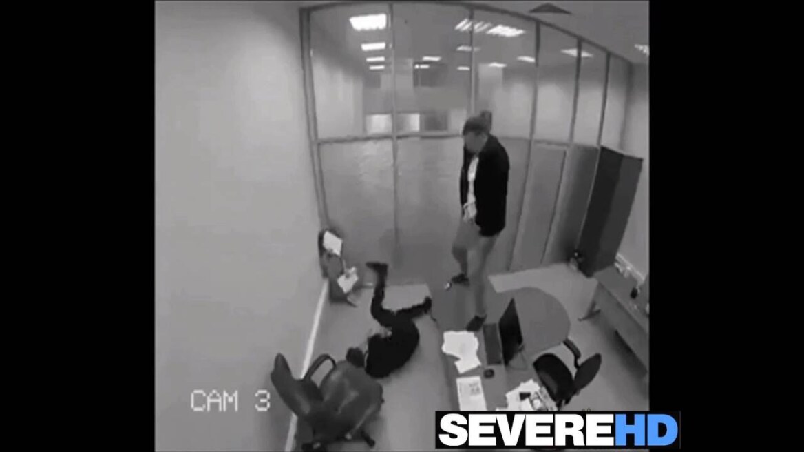 Βίντεο: Μαθαίνει στο γραφείο ότι κέρδισε το λαχείο και... ουρεί πάνω στο αφεντικό του!