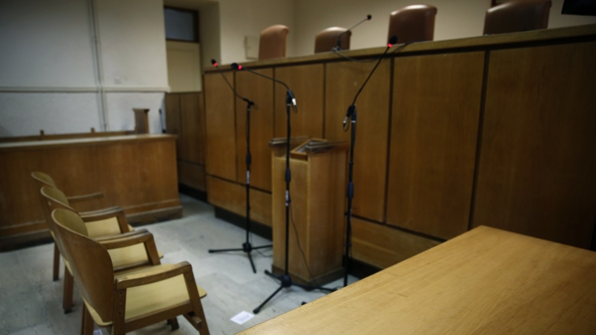  Εισαγγελική παρέμβαση για την εισβολή του Ρουβίκωνα στα δικαστήρια της Ευελπίδων