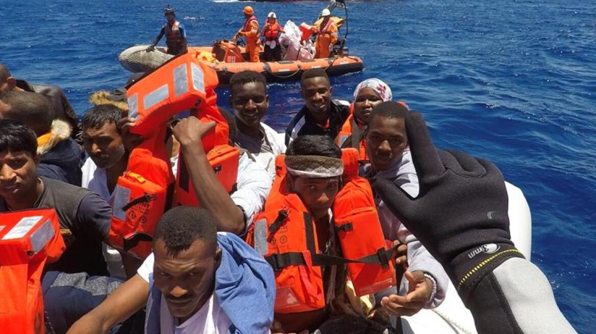 Ιταλία: Διασώθηκαν 800 μετανάστες σε 12 ώρες - Δύο νεκροί