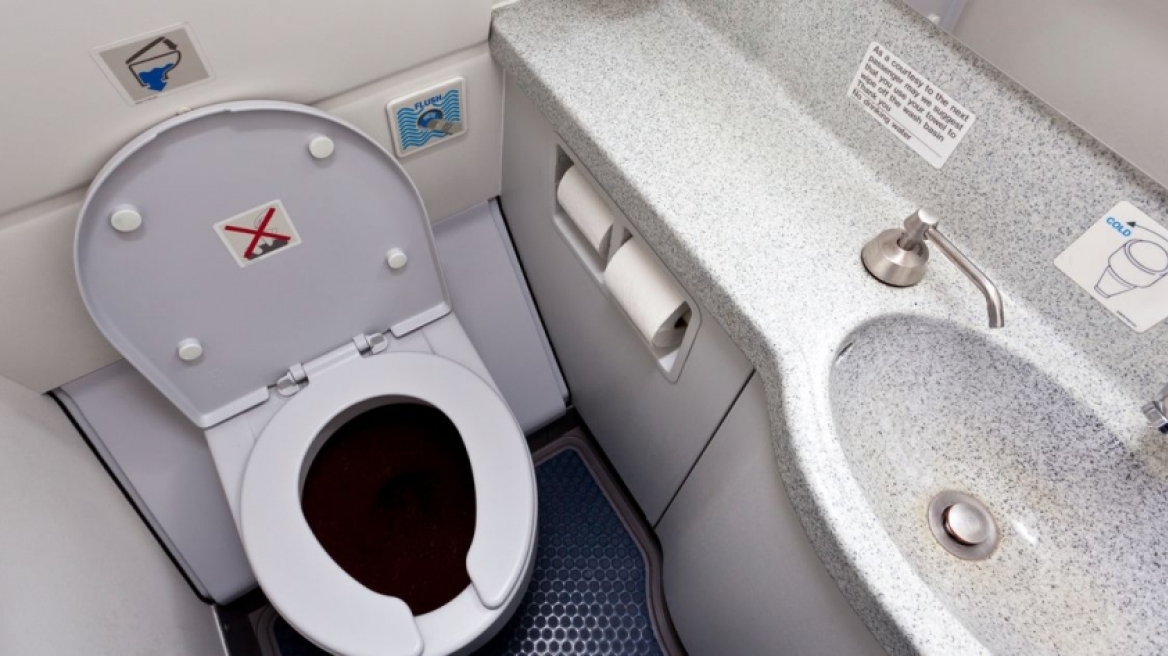 Γιατί κάνουν ακόμα πιο μικρές τις τουαλέτες των αεροπλάνων;