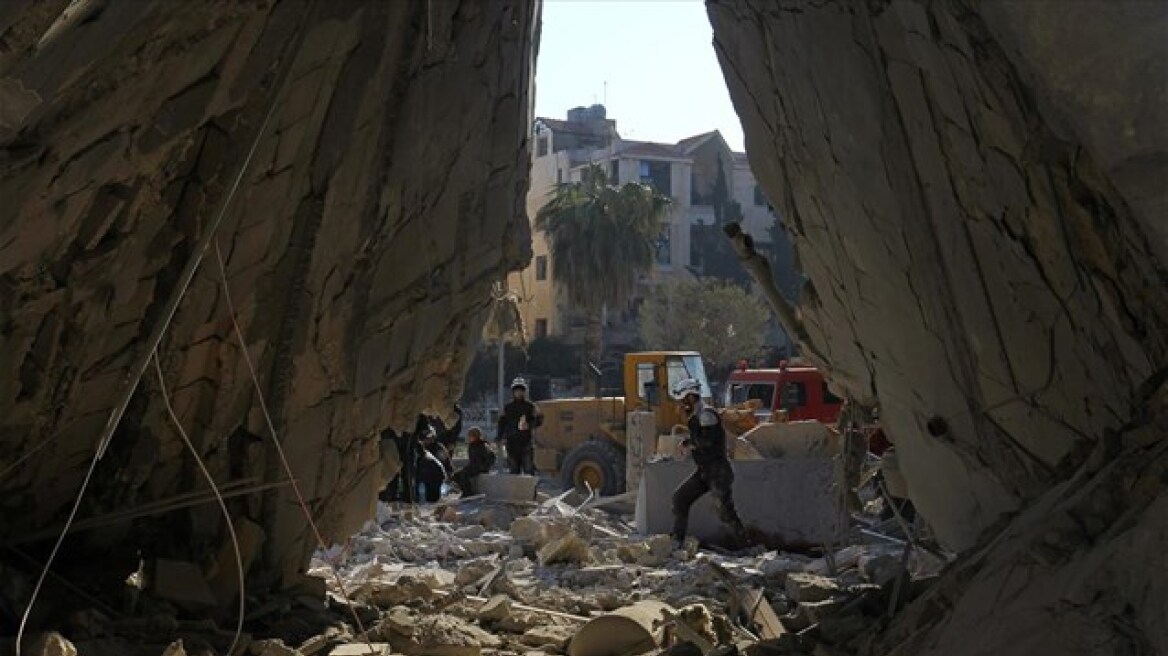 Συρία: 33 άμαχοι νεκροί από αεροπορικές επιδρομές στην Ιντλίμπ  