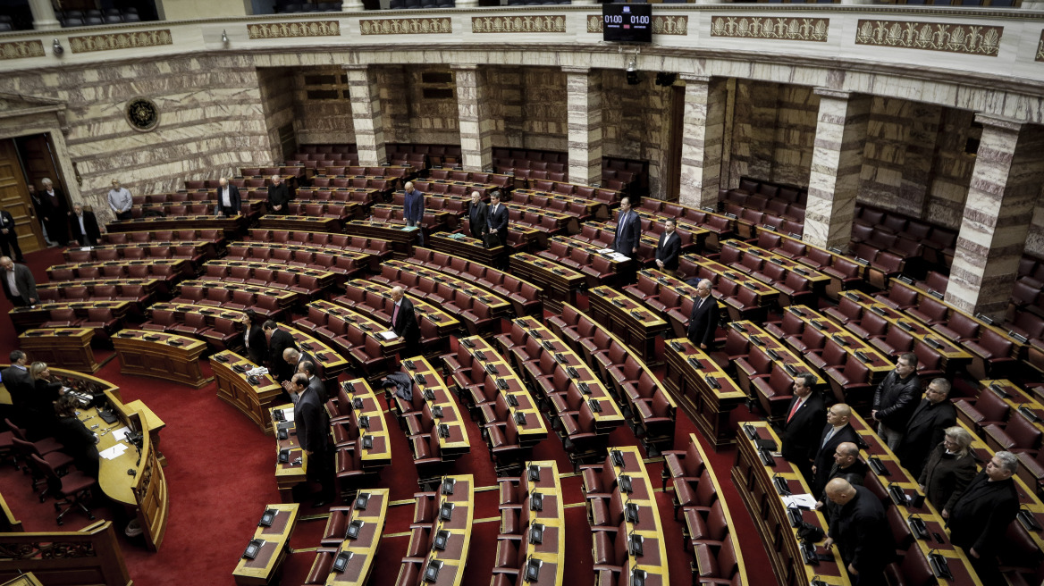 Ολομέλεια της Βουλής: Ενός λεπτού σιγή για τους νεκρούς των Ιμίων από... 27 βουλευτές 