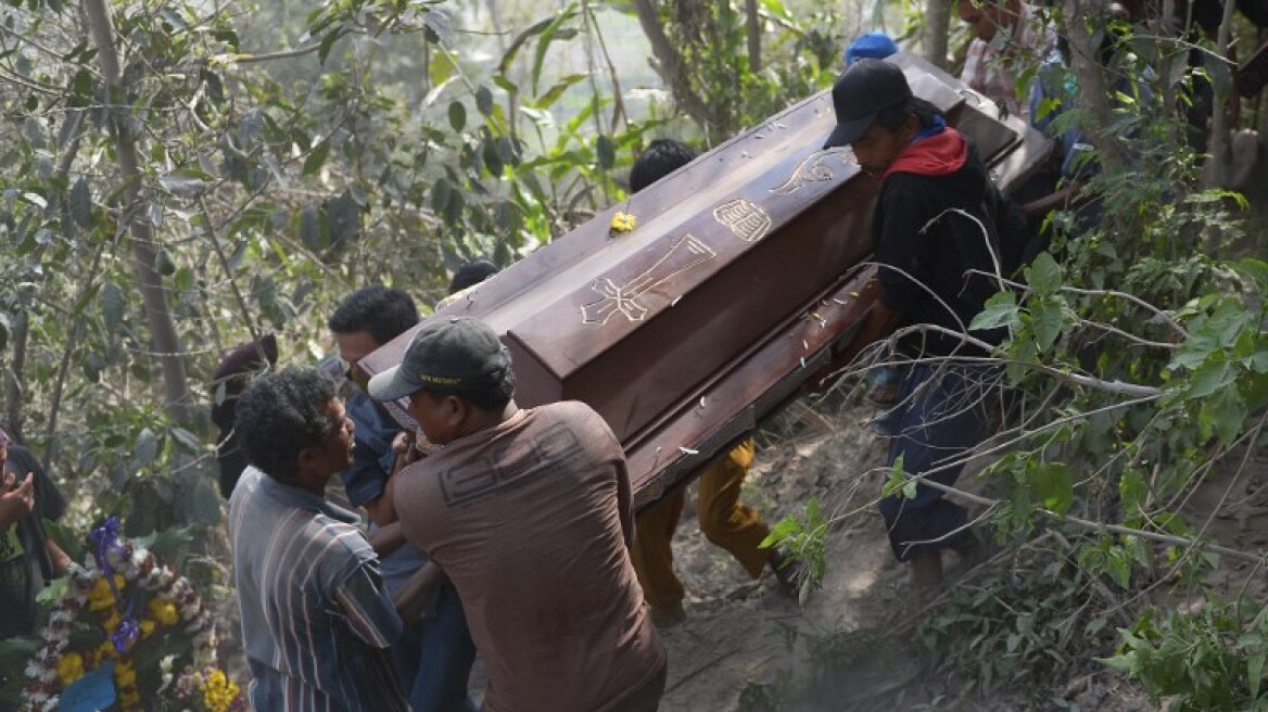 «Θρίλερ» στην Ινδονησία: 77χρονη ζούσε επί μήνες με τα πτώματα του συζύγου και της κόρης της