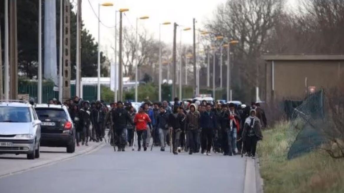 Γαλλία: Μάχη για τη ζωή δίνουν τέσσερις μετανάστες μετά από σύγκρουση Αφγανών-Αφρικανών στο Καλαί