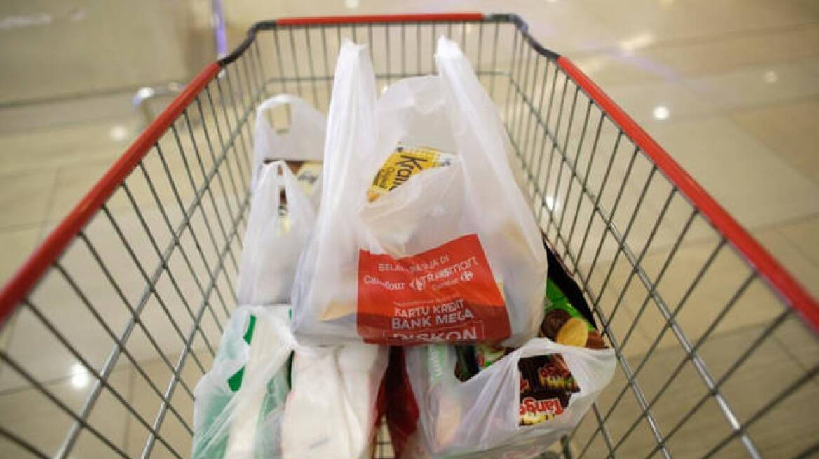 Μείωση 50% στη χρήση πλαστικής σακούλας στα σούπερ μάρκετ 