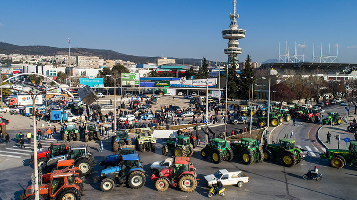 Κλιμακώνουν τις κινητοποιήσεις οι αγρότες - «Απόβαση» με τρακτέρ στη Θεσσαλονίκη