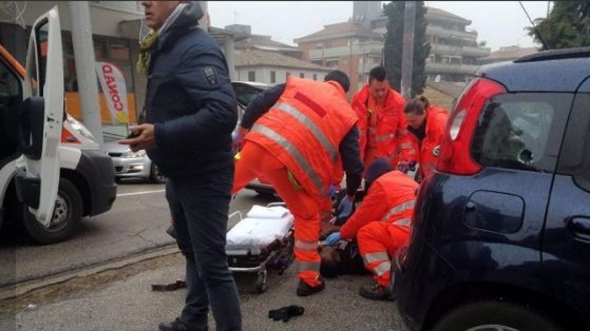 Ιταλία: Ακροδεξιός πυροβόλησε και τραυμάτισε 6 Αφρικανούς 