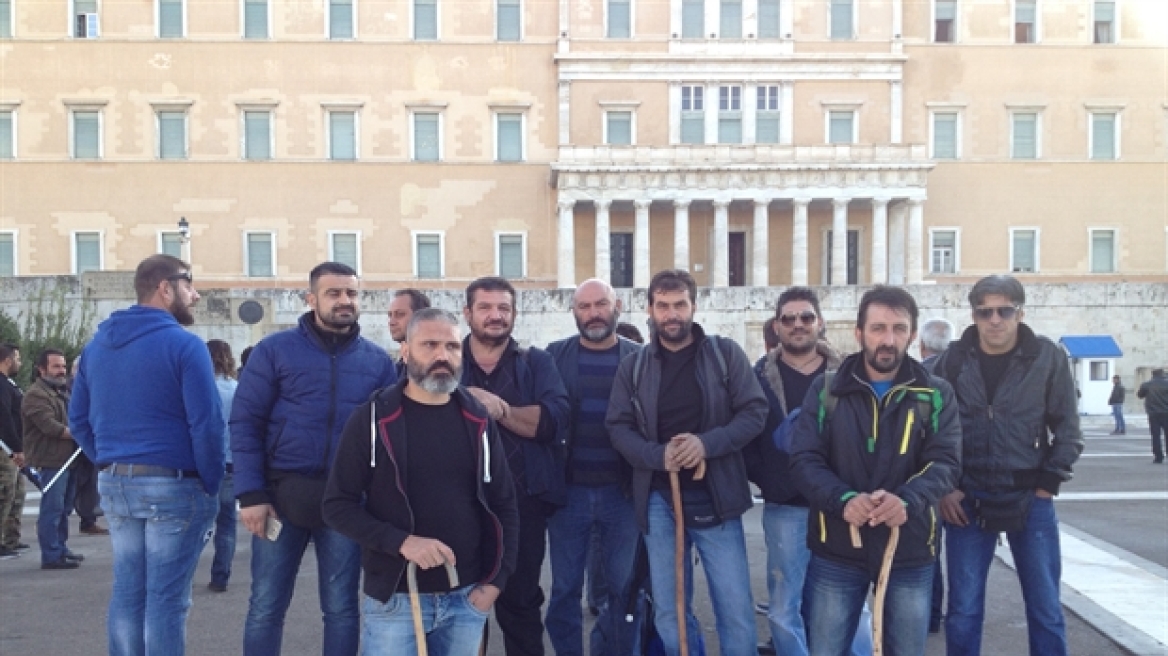 «Στα κάγκελα» οι αγρότες της Κρήτης εν αναμονή της συνάντησης με τον υπουργό