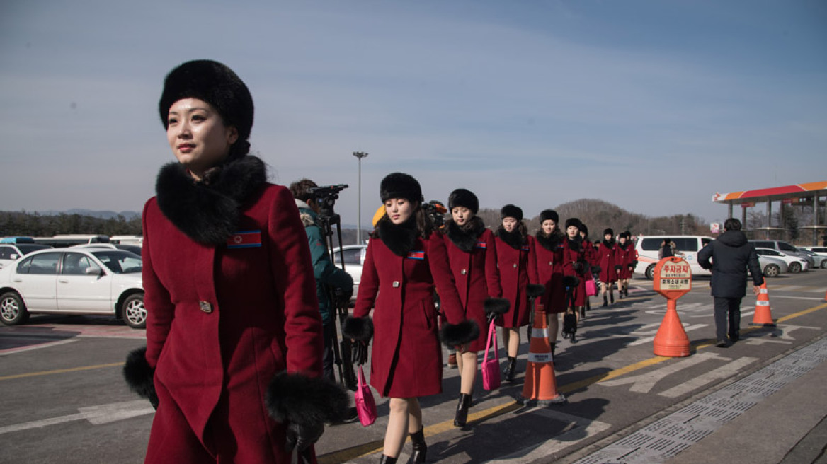 Οι τσιρλίντερ του Κιμ Γιονγκ Ουν έφτασαν στη Ν. Κορέα για τους Χειμερινούς Ολυμπιακούς Αγώνες 
