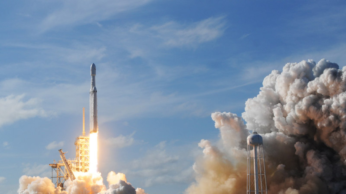 Ο πύραυλος του Ελον Μασκ πάει στον Άρη: Η «επική στιγμή» της επιστροφής των «εκτοξευτήρων»