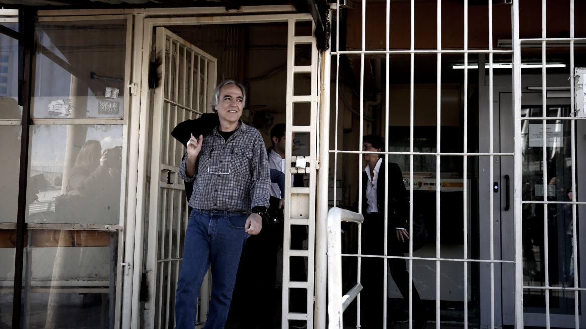 Ξανά εκτός φυλακής ο Δημήτρης Κουφοντίνας - Θερμή υποδοχή ετοιμάζει ο Ρουβίκωνας!