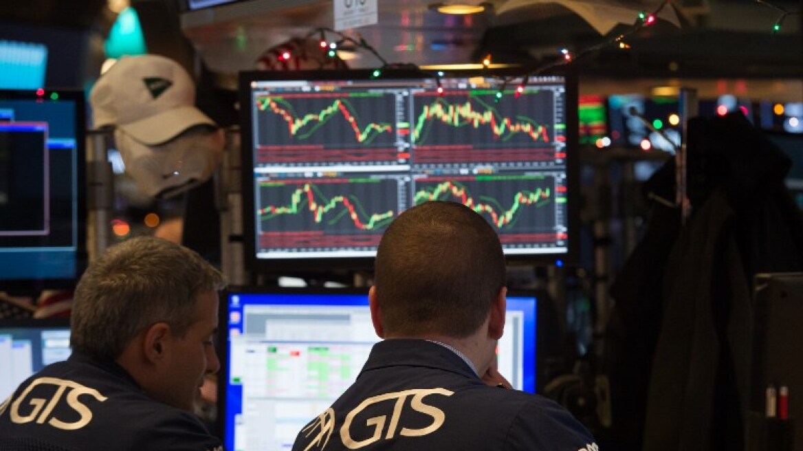 Νέα «βουτιά» στις αγορές μετά την πτώση 1.033 μονάδων του Dow Jones