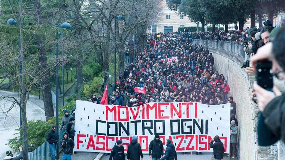 Ιταλία: 30.000 άνθρωποι διαδήλωσαν κατά του ρατσισμού στη Ματσεράτα