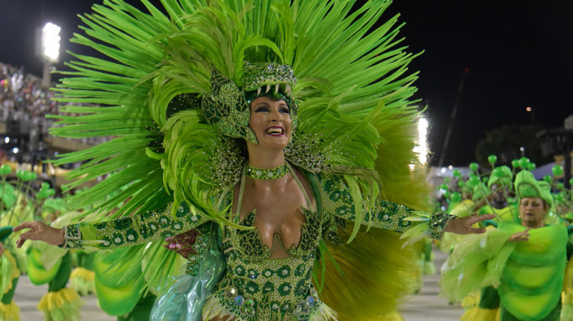 Καρναβάλι του Ρίο: Σέξι Βραζιλιάνες και ατέλειωτη σάμπα στο πιο ξέφρενο πάρτι του κόσμου
