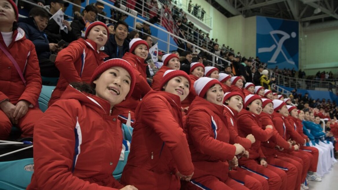 Διχάζουν το κοινό οι τσιρλίντερ της Βόρειας Κορέας: Εντυπωσιακές ή... θλιβερές;