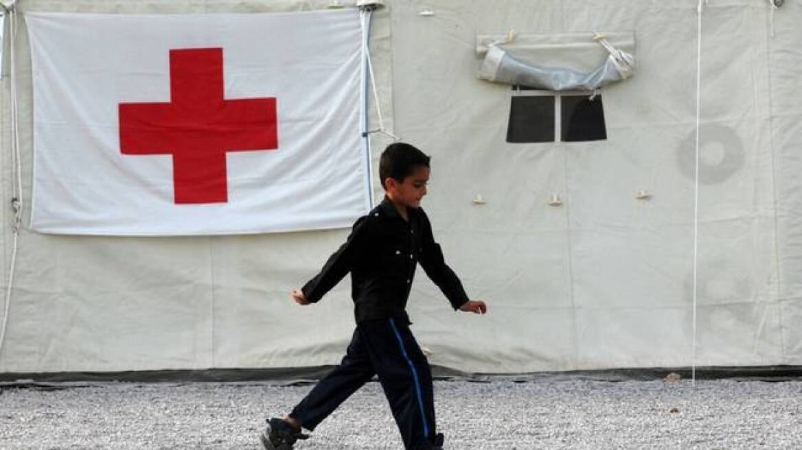 O Ερυθρός Σταυρός διακόπτει την παροχή υπηρεσιών υγείας σε δομές φιλοξενίας προσφύγων