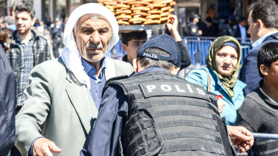 Σκληραίνει τη στάση της η Τουρκία: Απαγόρευση κυκλοφορίας σε 176 χωριά και δήμους του Ντιγιάρμπακιρ
