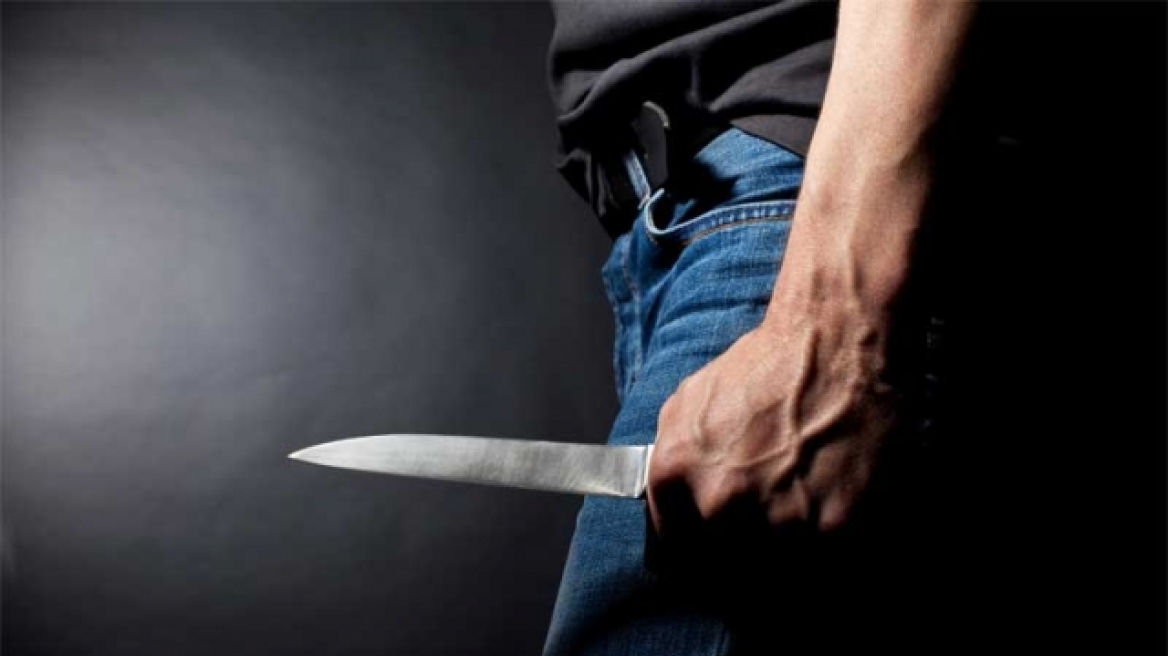 Ηράκλειο: Έβγαλε μαχαίρι στο καφενείο και τραυμάτισε τον φίλο του